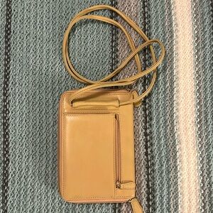 LIZ Claiborne Wallet 🍒 Size Crossbody Purse Tan